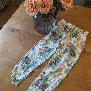 Gorgeous lightweight summer pants girl